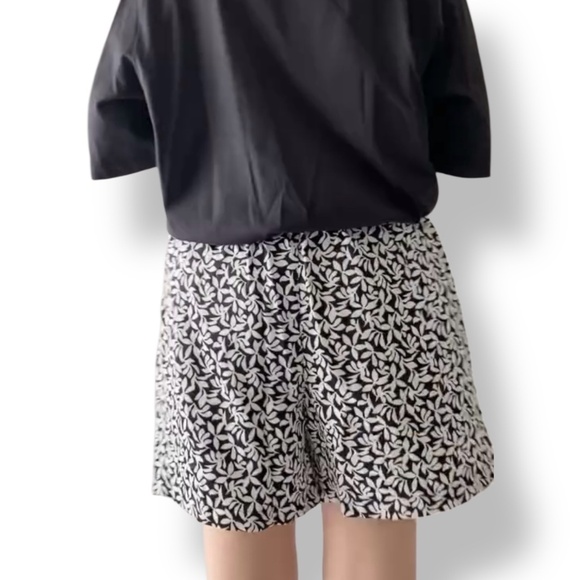 UNIQLO AIRISM Black & White Print Shorts Elasticized and Drawstring Waist Sz XL - Picture 3 of 9